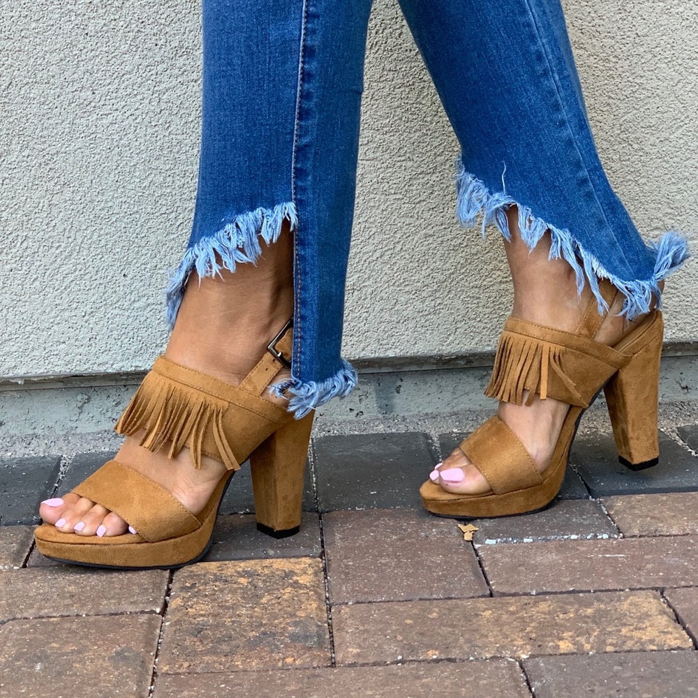 NIB Tan Chic Fringe High Heel Platform Sandal - Picture 2 of 6